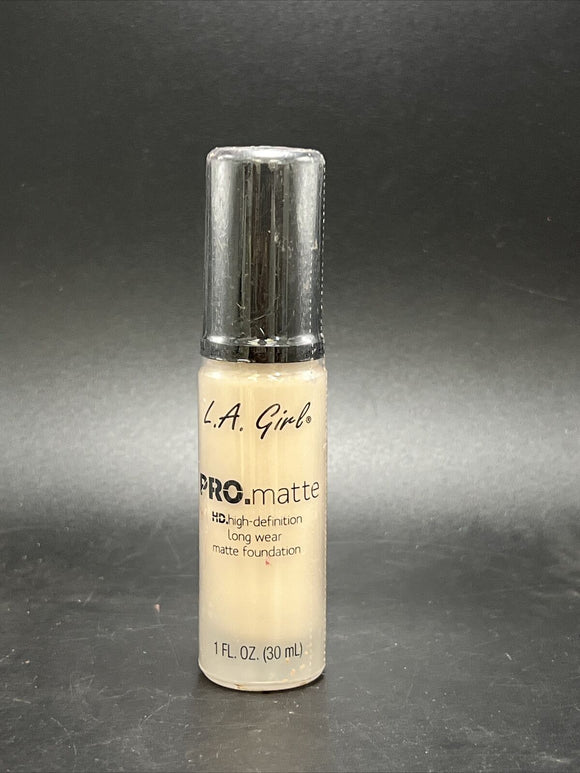 L.A. GIRL Pro Matte Foundation - GLM715 Porcelain