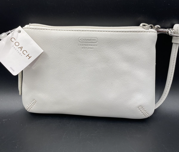 NWT Coach Leatherware Skinny Wristlet Corner Zip Wallet White
