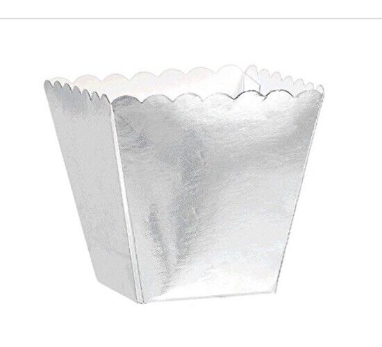 Scalloped Favor Boxes - Silver 100/pkg 1.5x1.5x2.25”